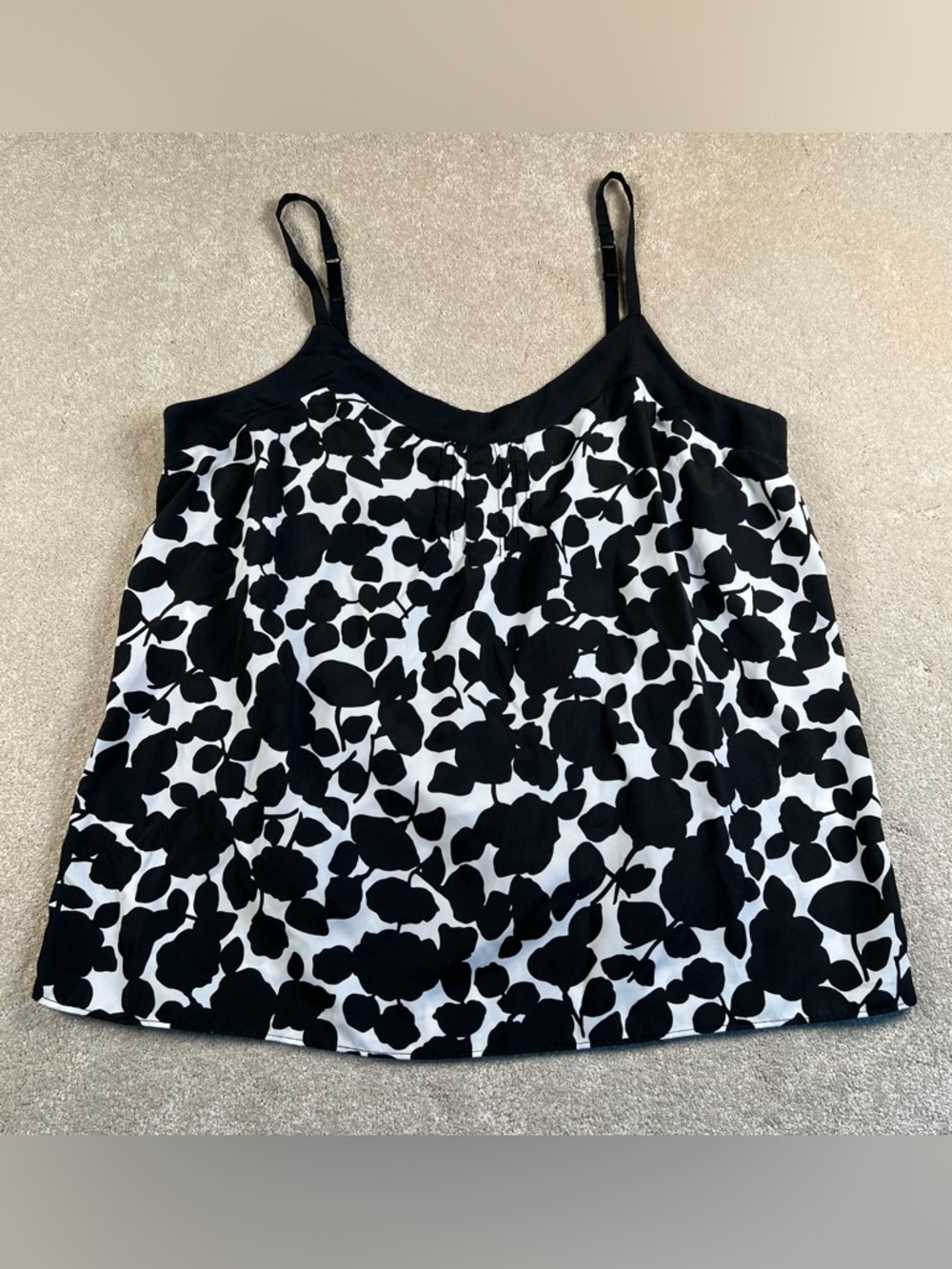 New York & Company Tank Black White Floral Spaghetti Strap V Neck Women's Medium